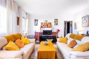 4 Bedroom Groundfloor Apartment 60m from Beach